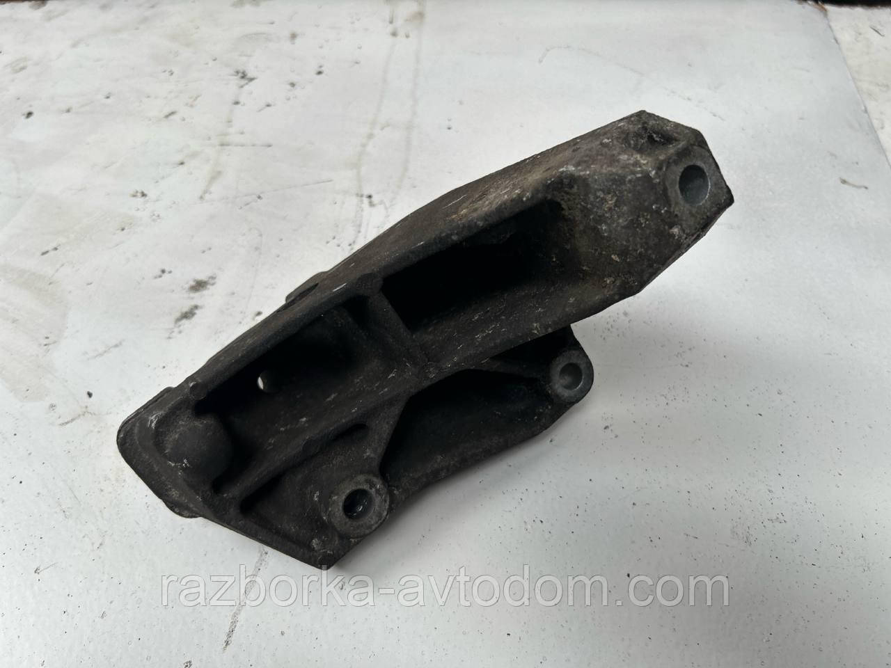 Кроншетйн кріплення КПП VW Golf 4, Bora, Skoda Octavia Tour OE:1j0199117q