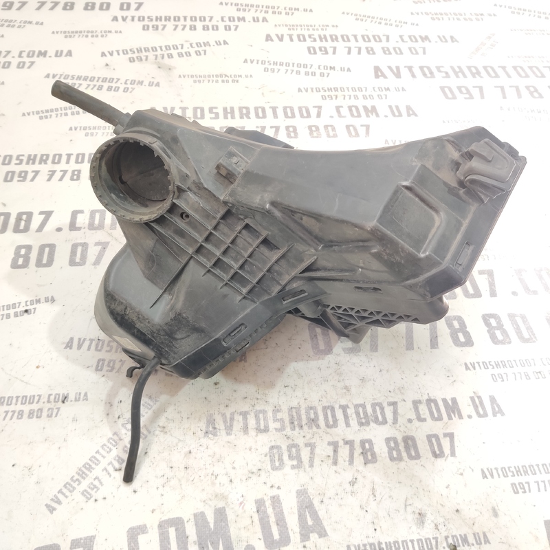 Корпус повітряного фільтра Audi A4 B8 (07-15) 2.0 TDI