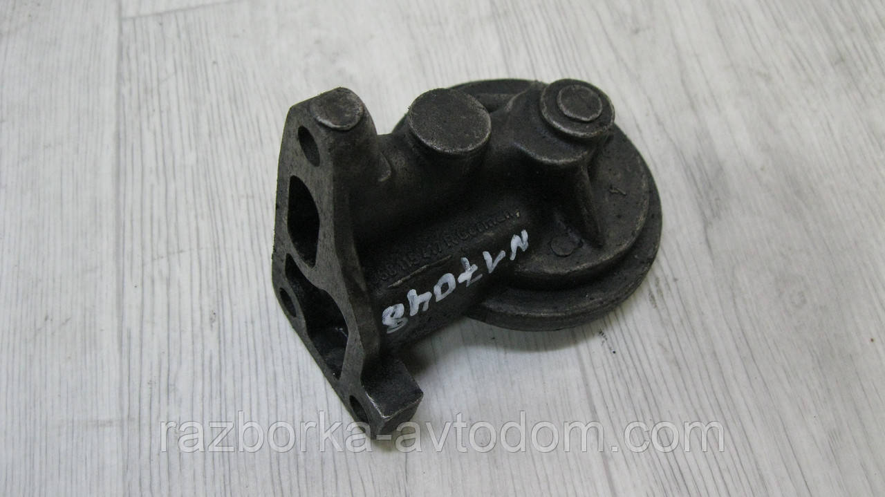 Корпус оливного фільтра VW Passat B3 (1988-1993), Golf 2 (1983-1992) 1.6D OE: 068115417R