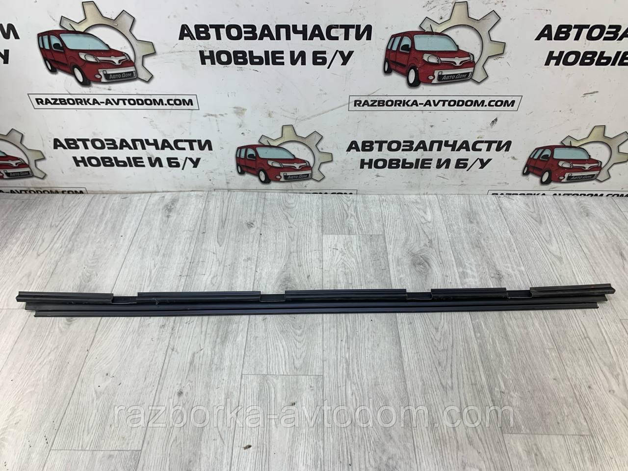 Молдинг/округлювальна гумка скла дверей задньої лівої Skoda Superb (02-08) OE:3U5839471A B41