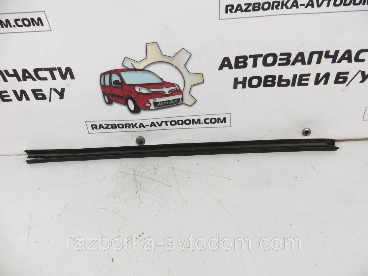 Ущільнювач скла пер прав Citroen Berlingo B9 08-18 9310L4 фото 2