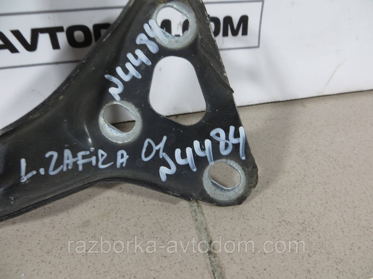 Петля капота ліва Opel Zafira A (99-05) 90579421
