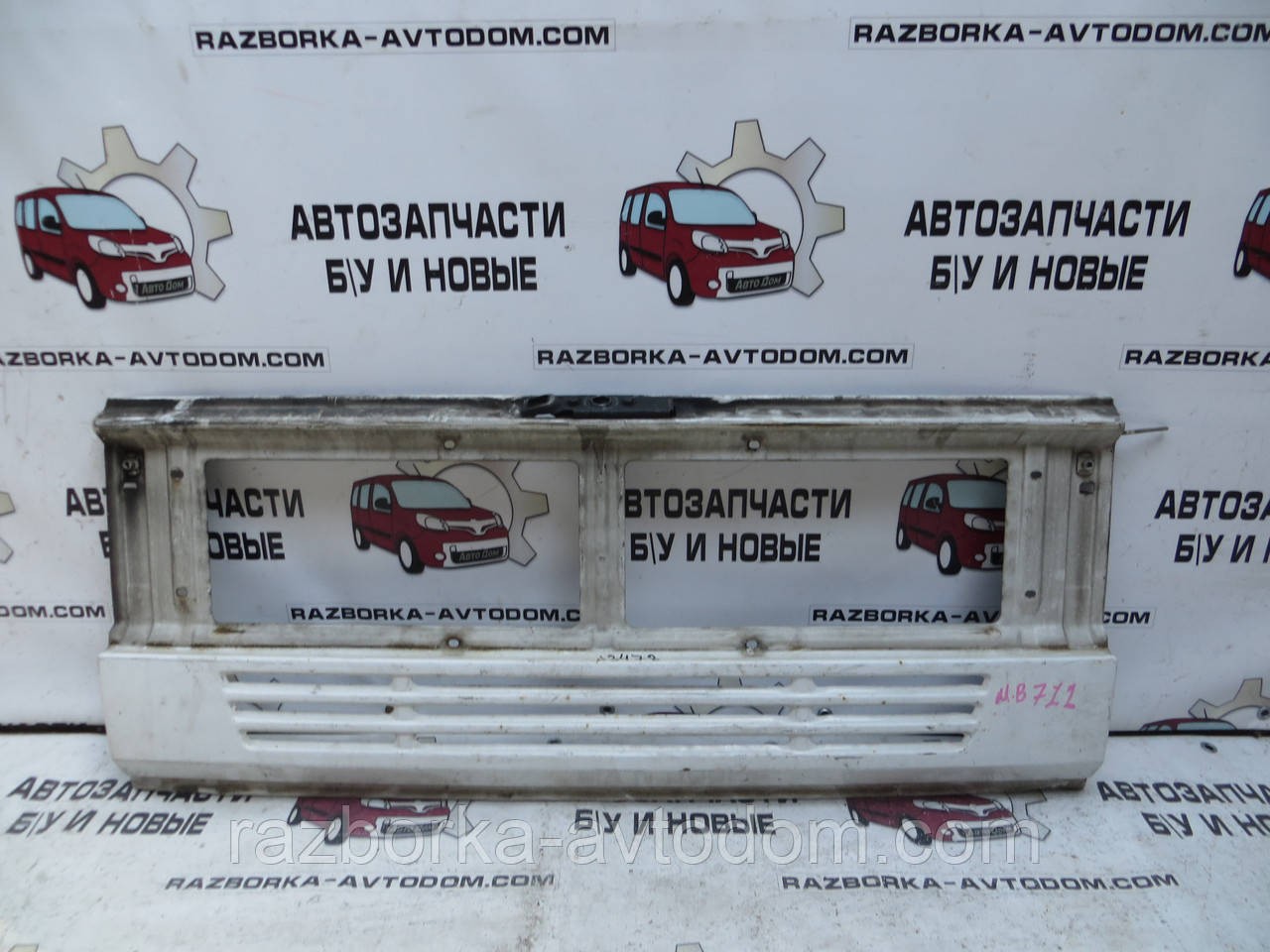 Панель передня (телевізор) Mercedes Vario 609-711 фото 2