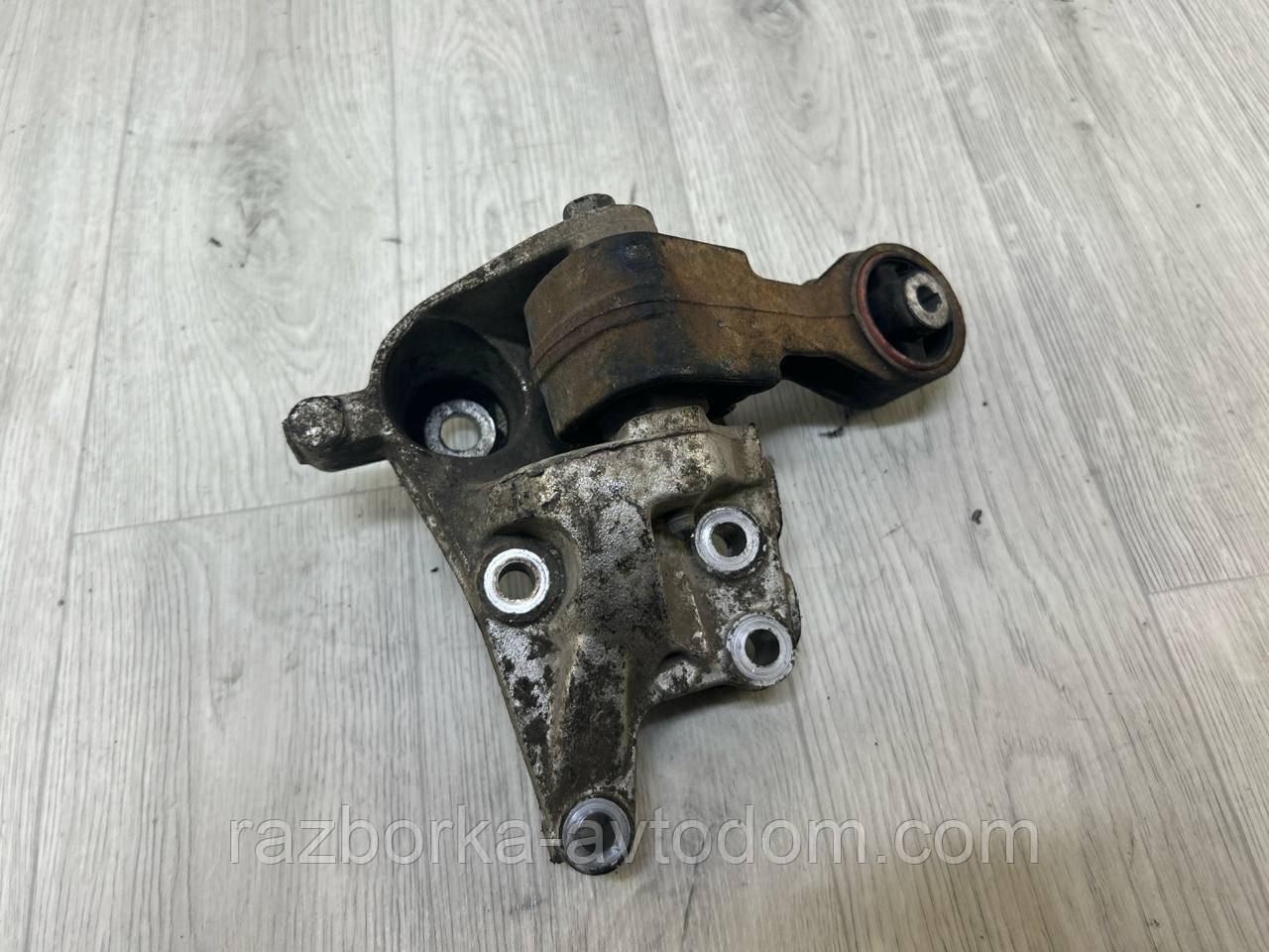 Кронштейн/кріплення подушки двигуна правий 2,0HDI Peugeot 407 (04-11) OE:96451611