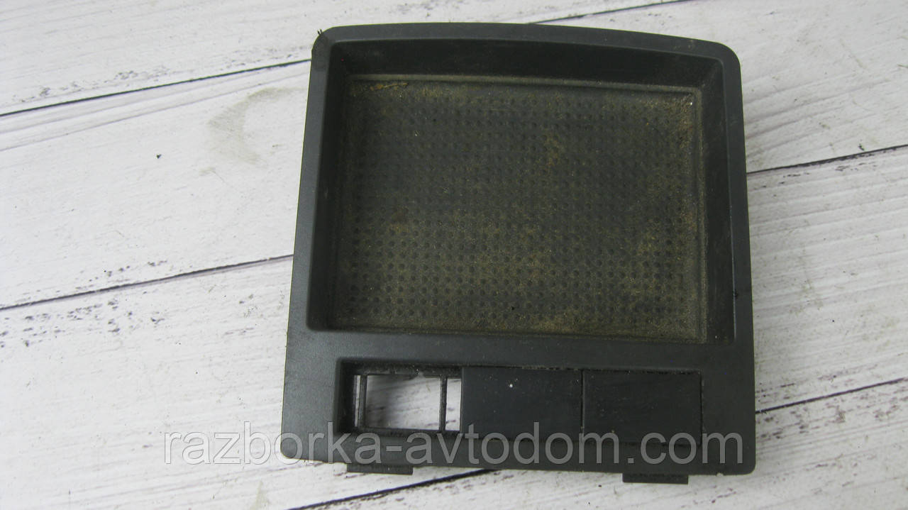 Полиця центральної консолі VW Touran (2003-2010) OE:1T1857368