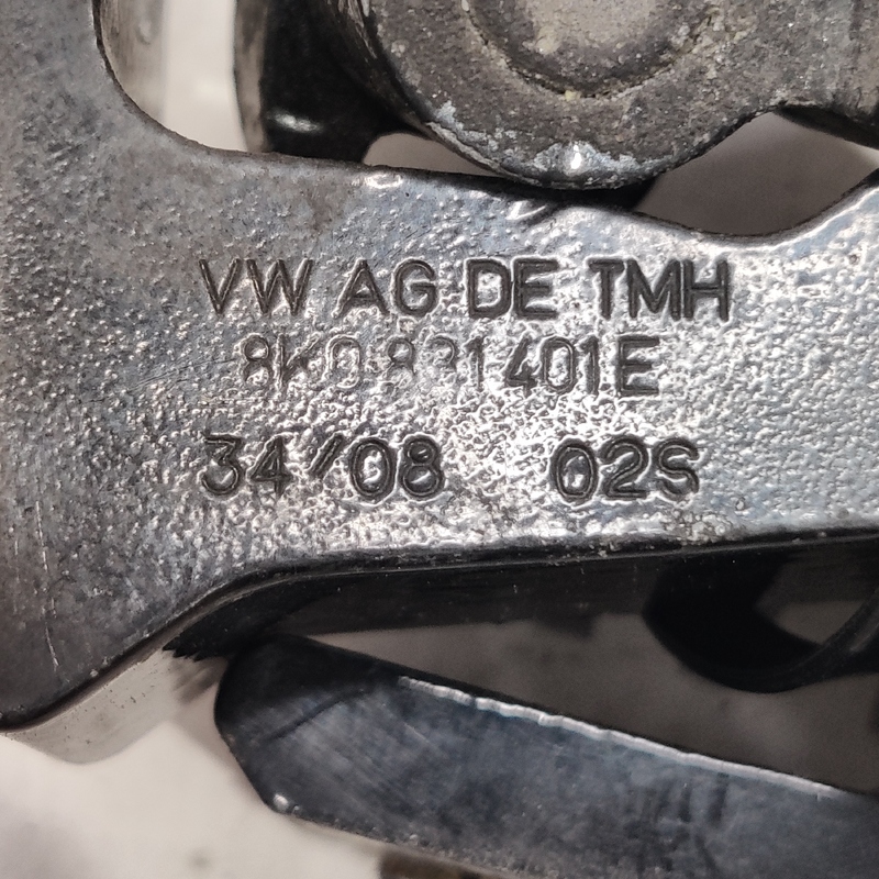 Дверна завіса передня ліва Audi A4 B8 (07-15) 2.0D