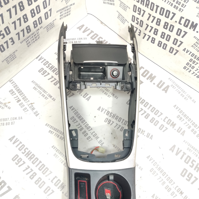 Консоль центральна Audi A4 B8 (07-15) 2.0 Дизель