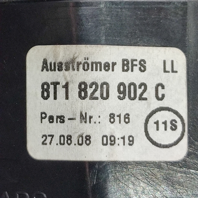 Дефлектор обдуву правий Audi A4 B8 (07-15) 2.0 дизель