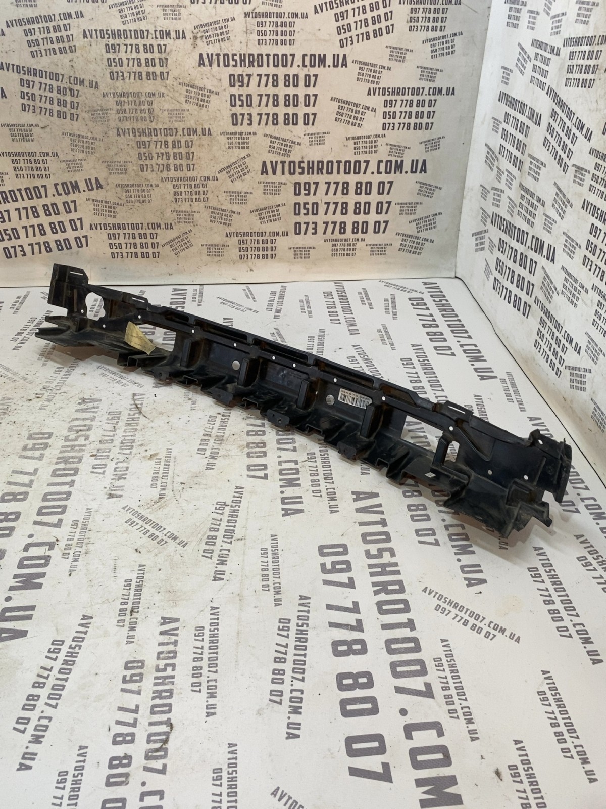 Абсорбер бампера передній Jeep Cherokee KL 68200495AB