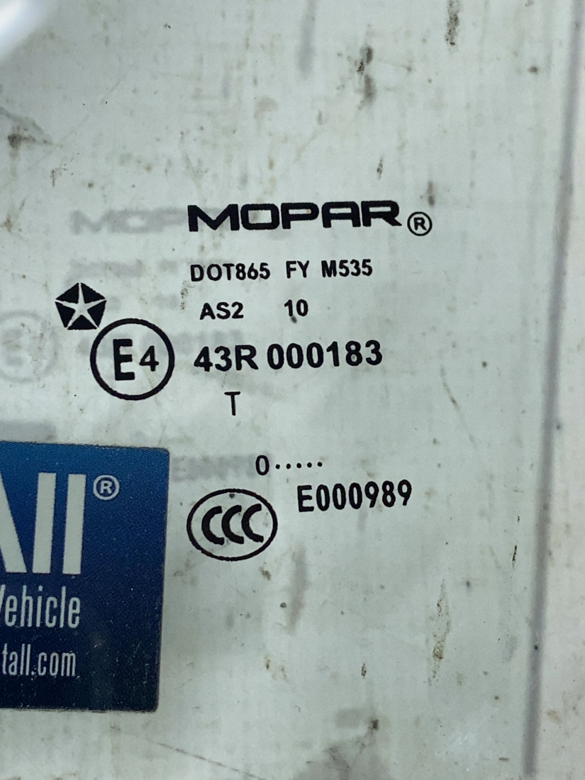 Скло дверей переднє ліве Jeep Compass MK (06-16)
