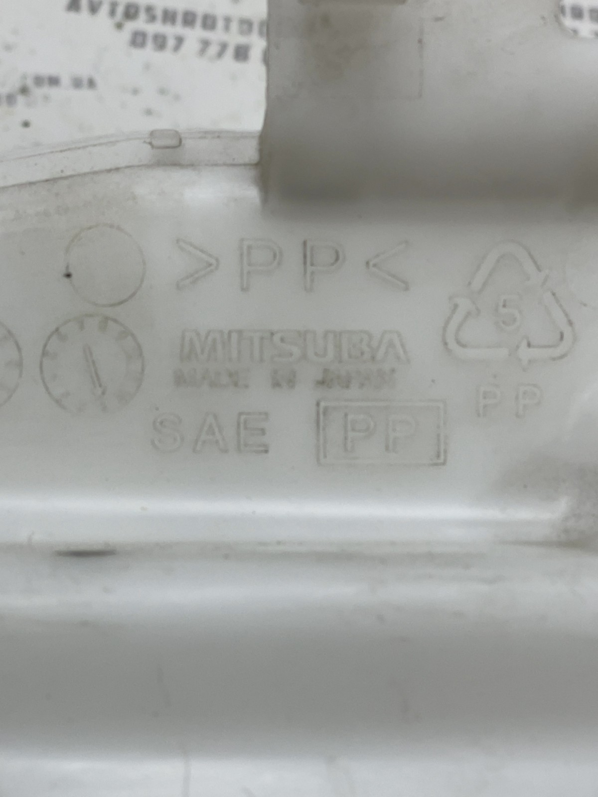 Бачок омивача лобового скла Mitsubishi Outlander 3