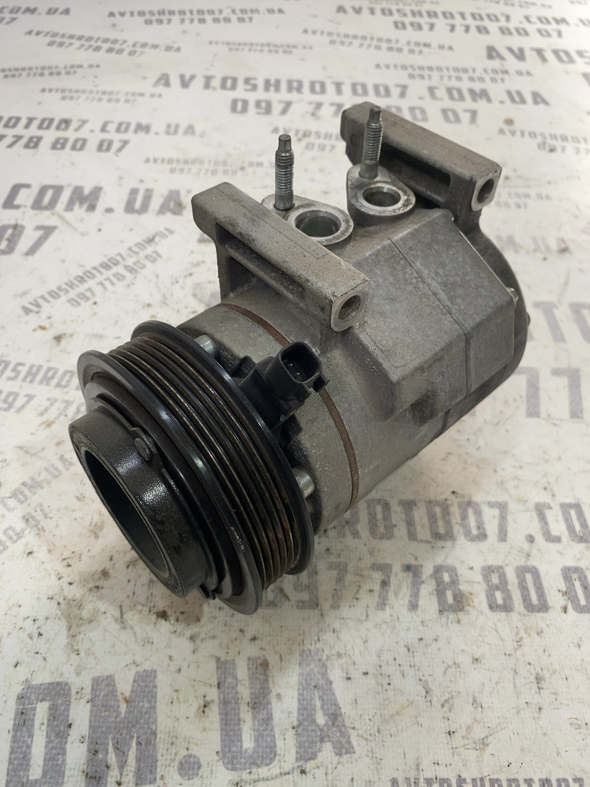 Компресор кондиціонера Jeep Grand Cherokee WK2 P68021637AG