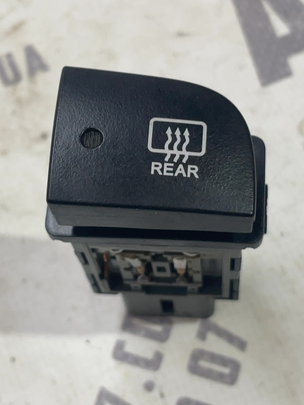Кнопка обігріву Hyundai Accent 3 (05-11) 1.5D 937101E000