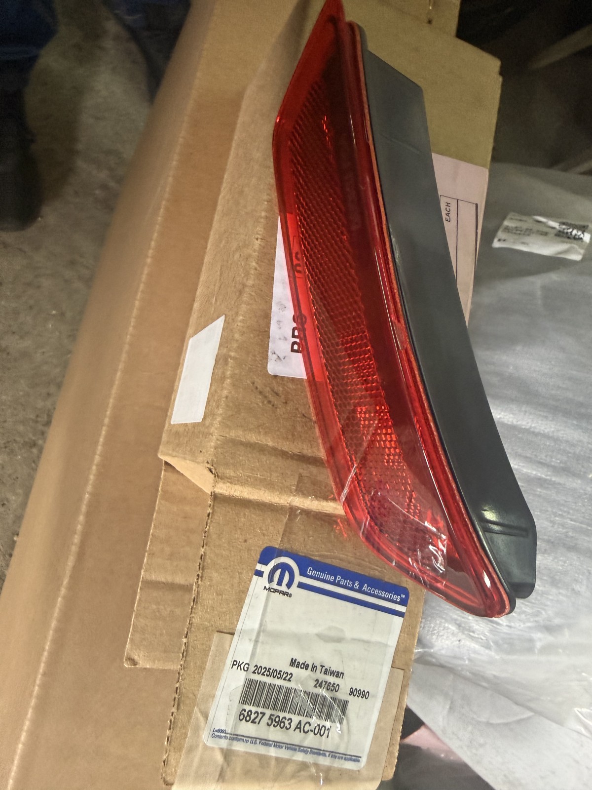 Катафот бампера Jeep Cherokee KL фото 2