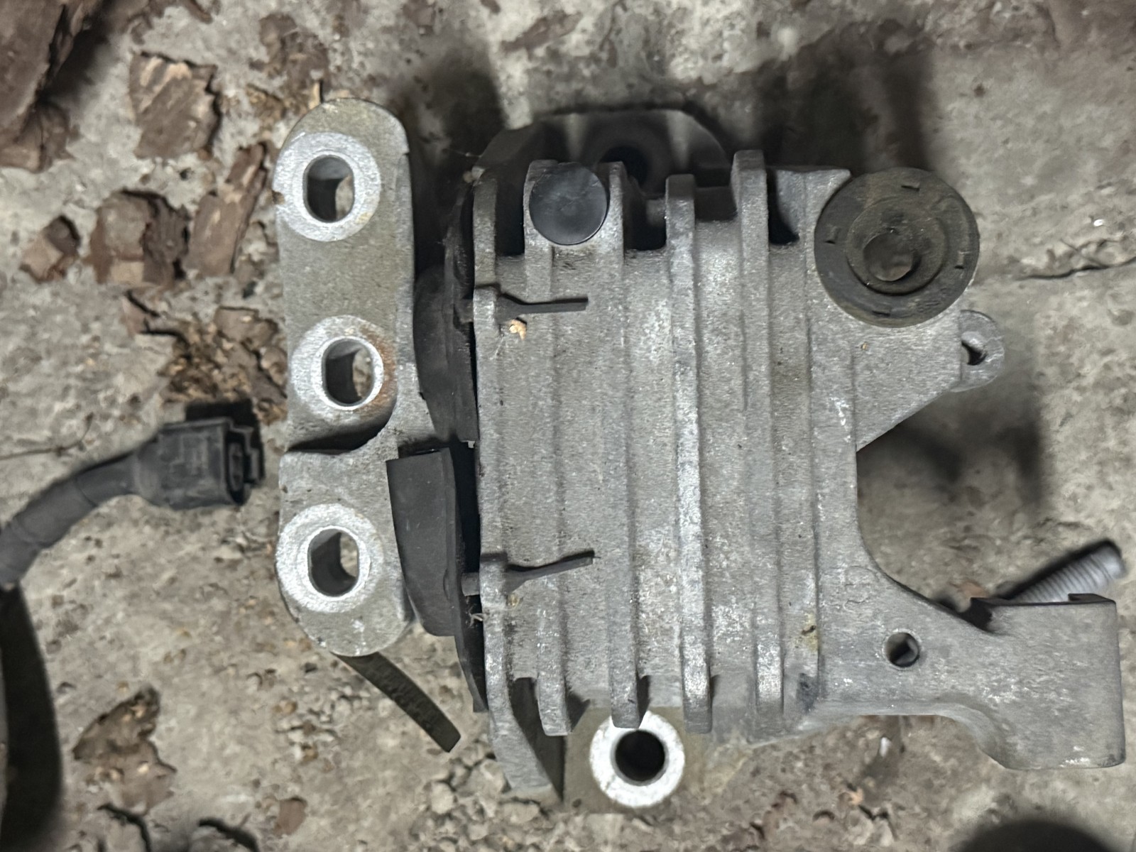 Подушка двигуна Chrysler 200 JS