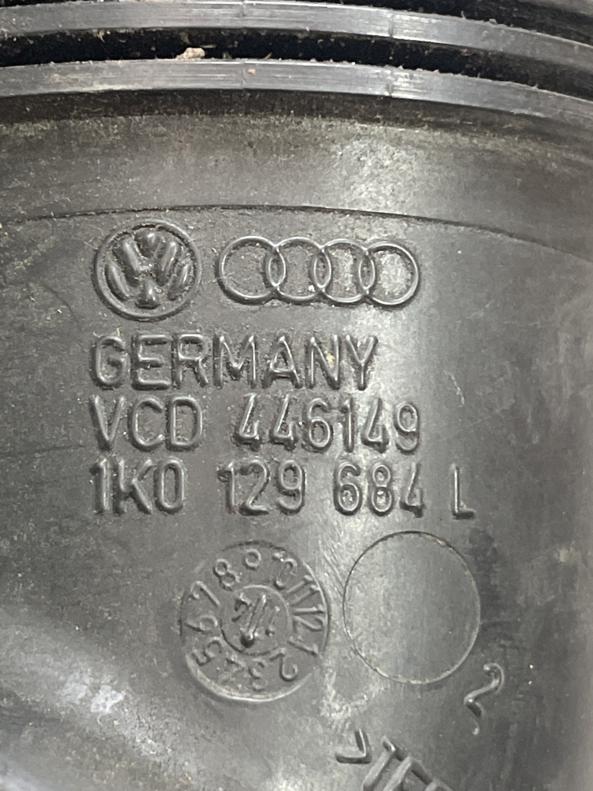 Патрубок повітряний Volkswagen Passat CC 35 1K0129684L