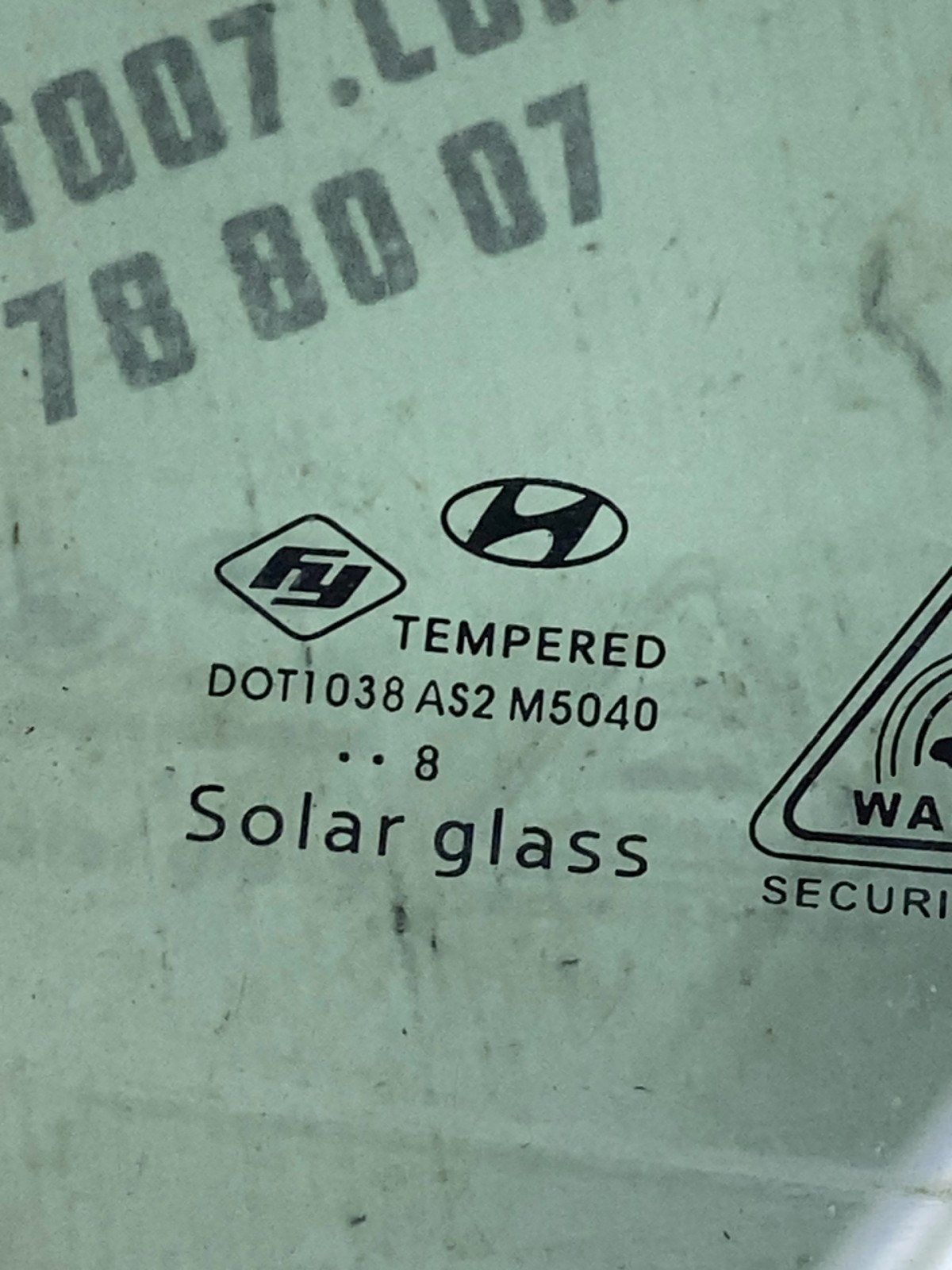Скло дверей переднє праве Hyundai Elantra 6 (15-20)