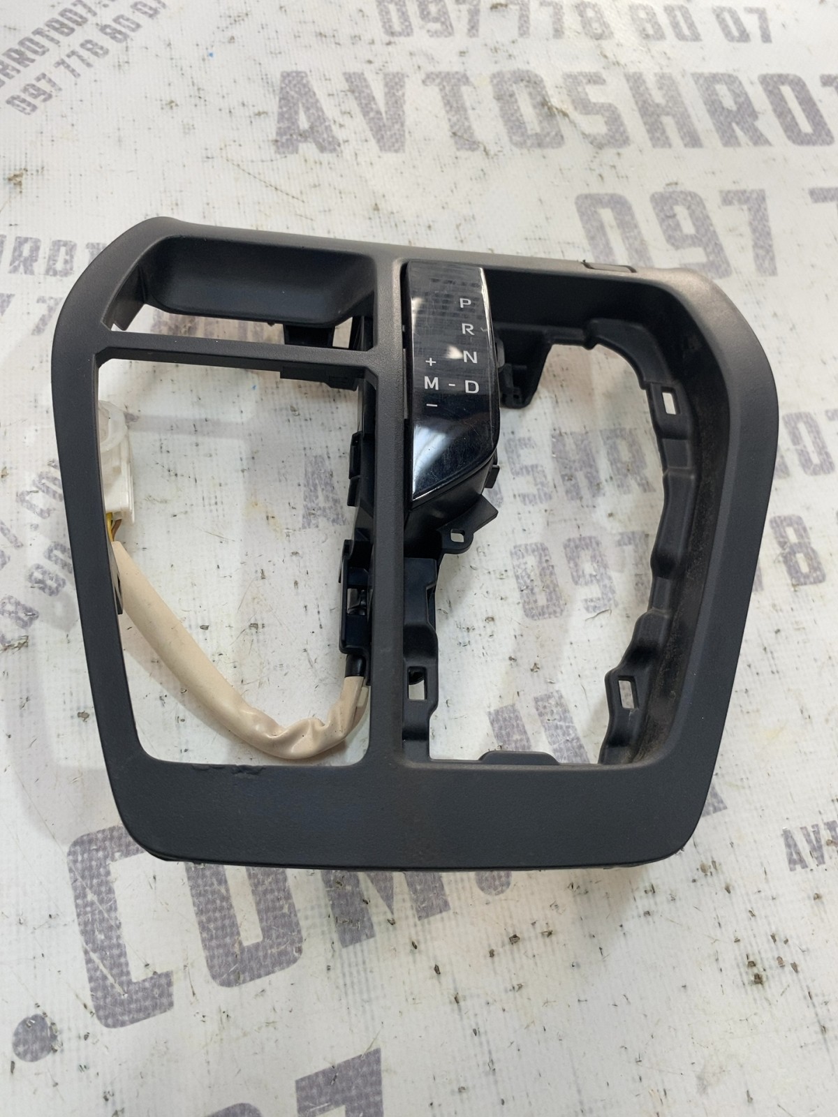 Накладка салону Toyota RAV4 5 (18-24) 5880442460
