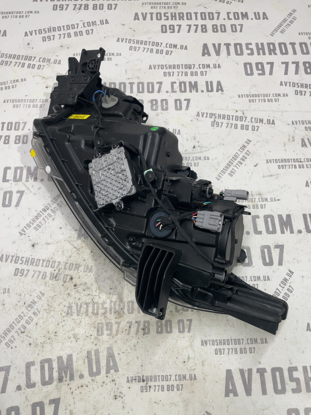 Фара права Mitsubishi Outlander 3 (12-21) ECM92121E20
