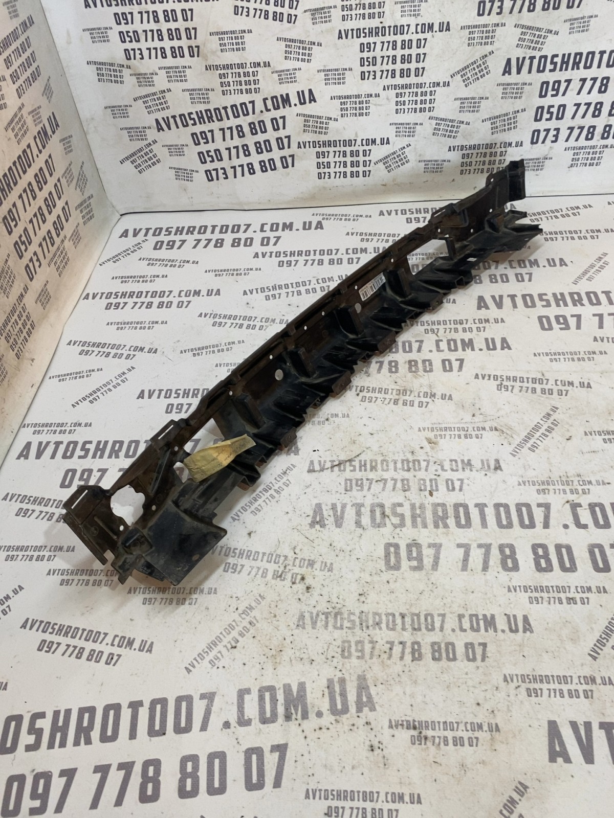 Абсорбер бампера передній Jeep Cherokee KL 68200495AB