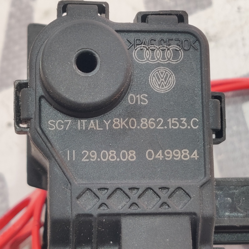 Замок лючка бака Audi A4 B8 (07-15) 2.0 Дизель