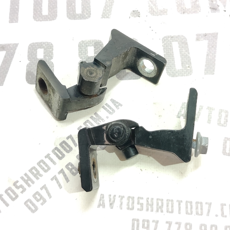 Дверна завіса передня ліва Audi A4 B8 (07-15) 2.0D