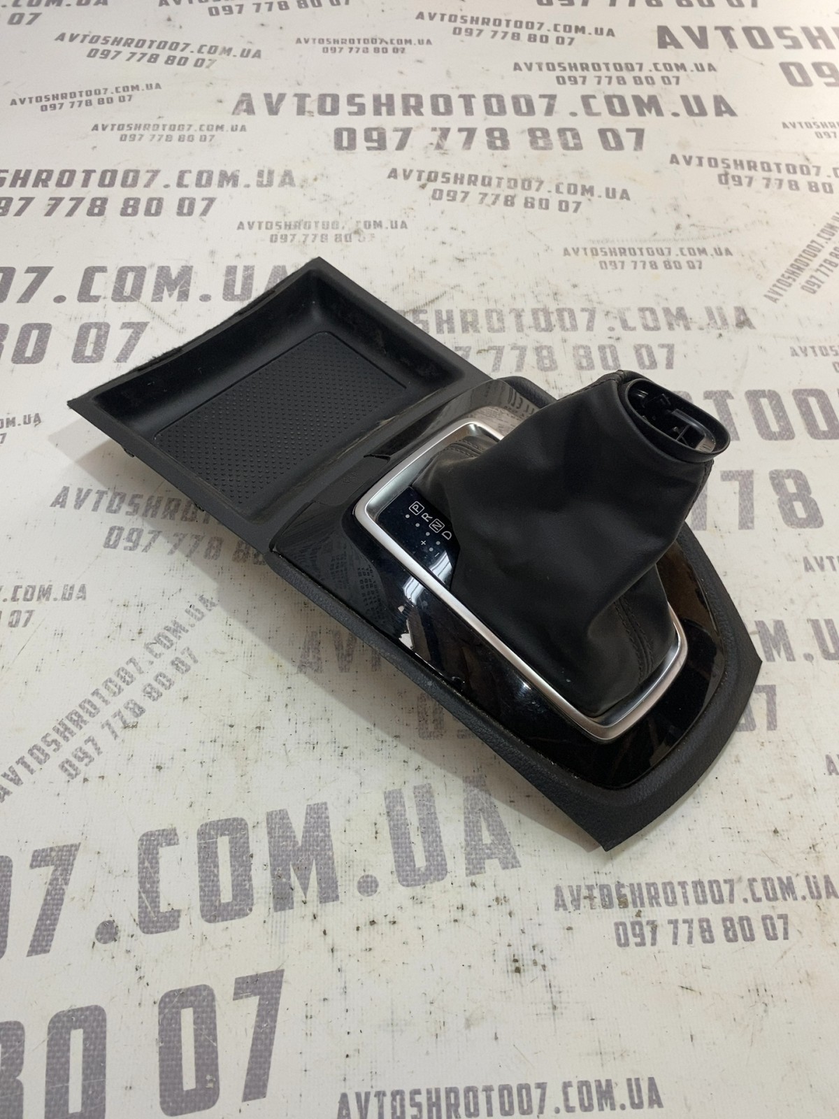 Кожух куліси КПП Nissan Rogue T32 OEM 76L131