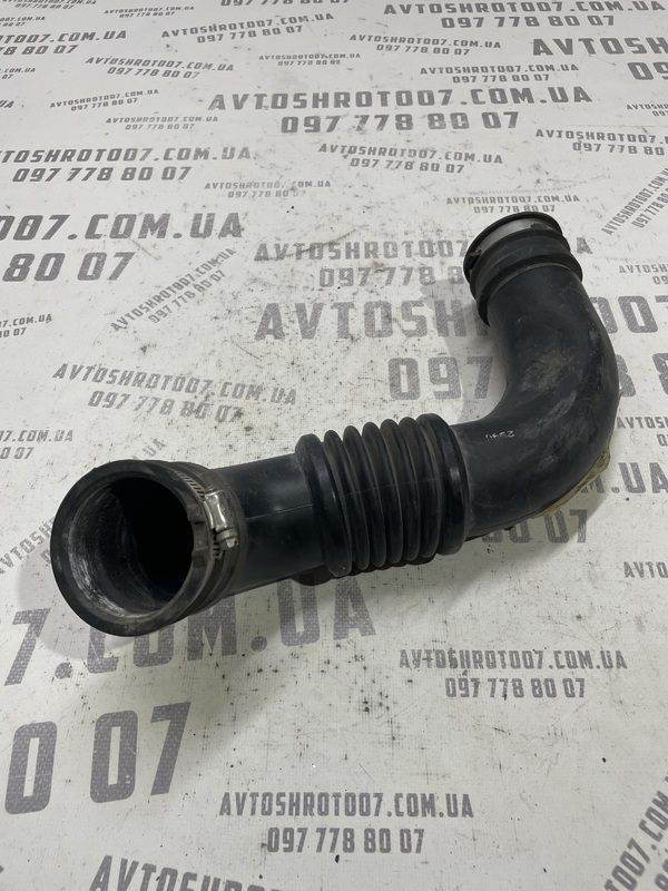 Патрубок повітряний Jeep Patriot MK (07-17) OEM 04891621AC