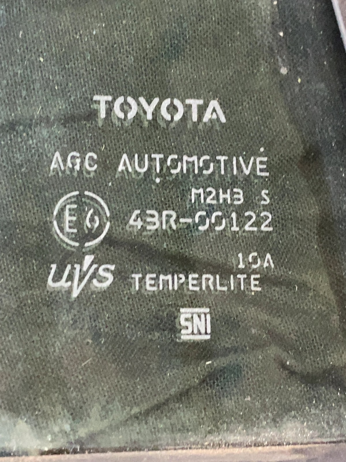 Скло дверей Toyota RAV4 5