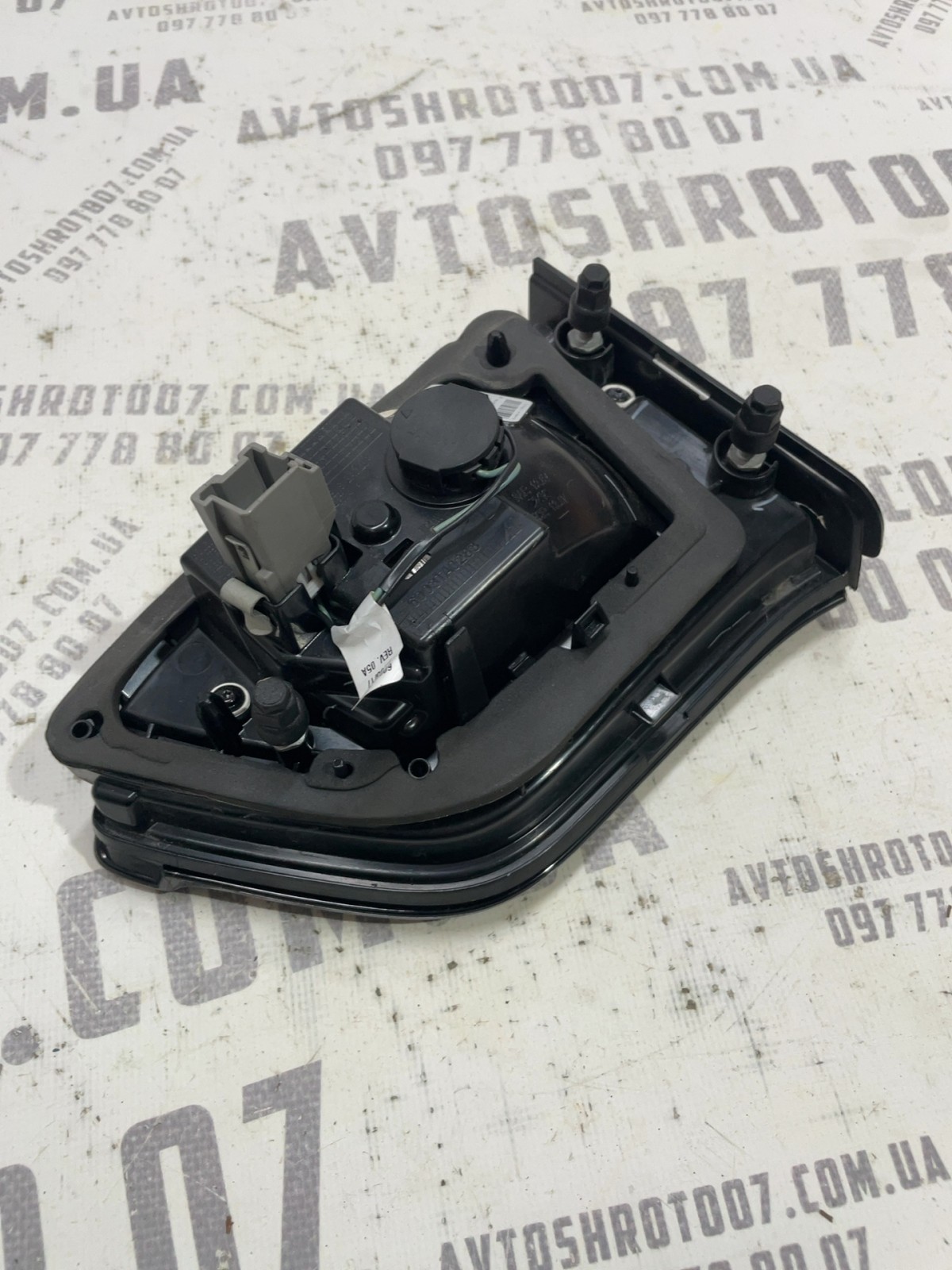 Ліхтар задній лівий Jeep Compass MK P55112837AA