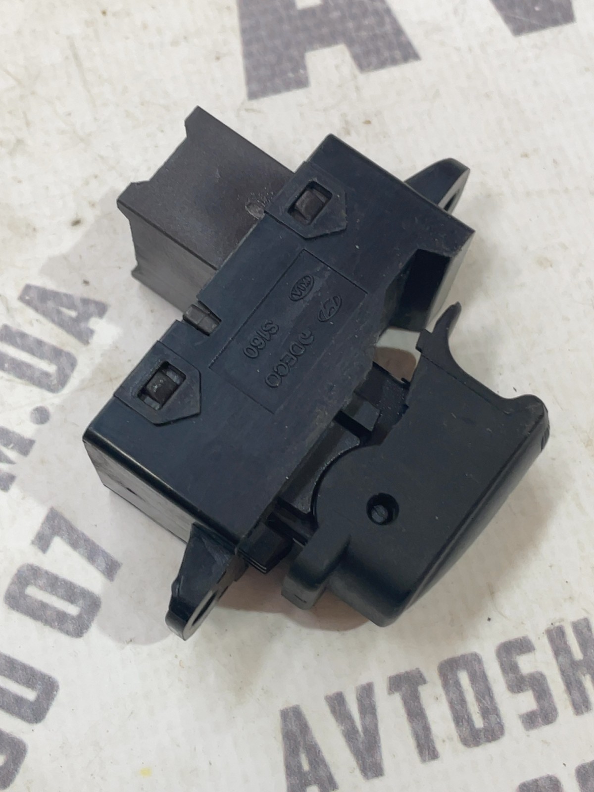 Кнопка склопідіймача Accent 3 06-10 1.5D п.пр OEM 202005491