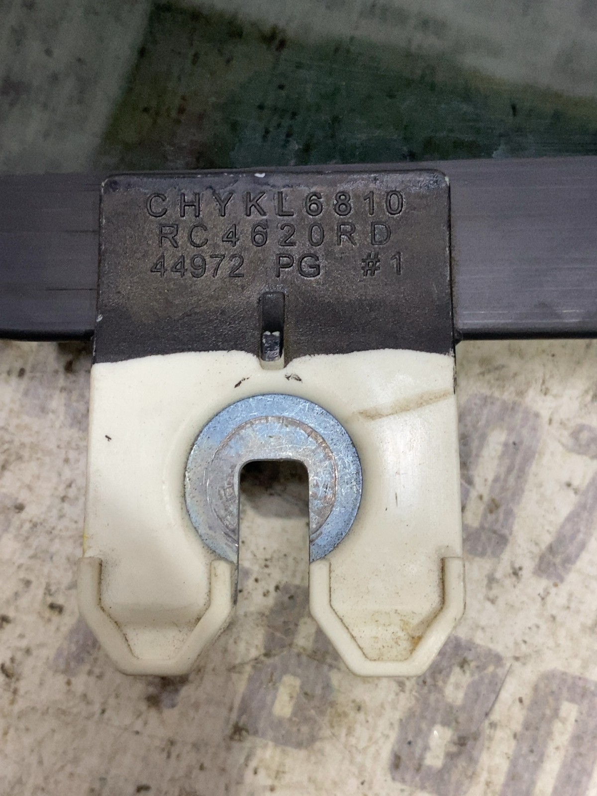 Скло дверей заднє праве Jeep Compass MP P68243939AB