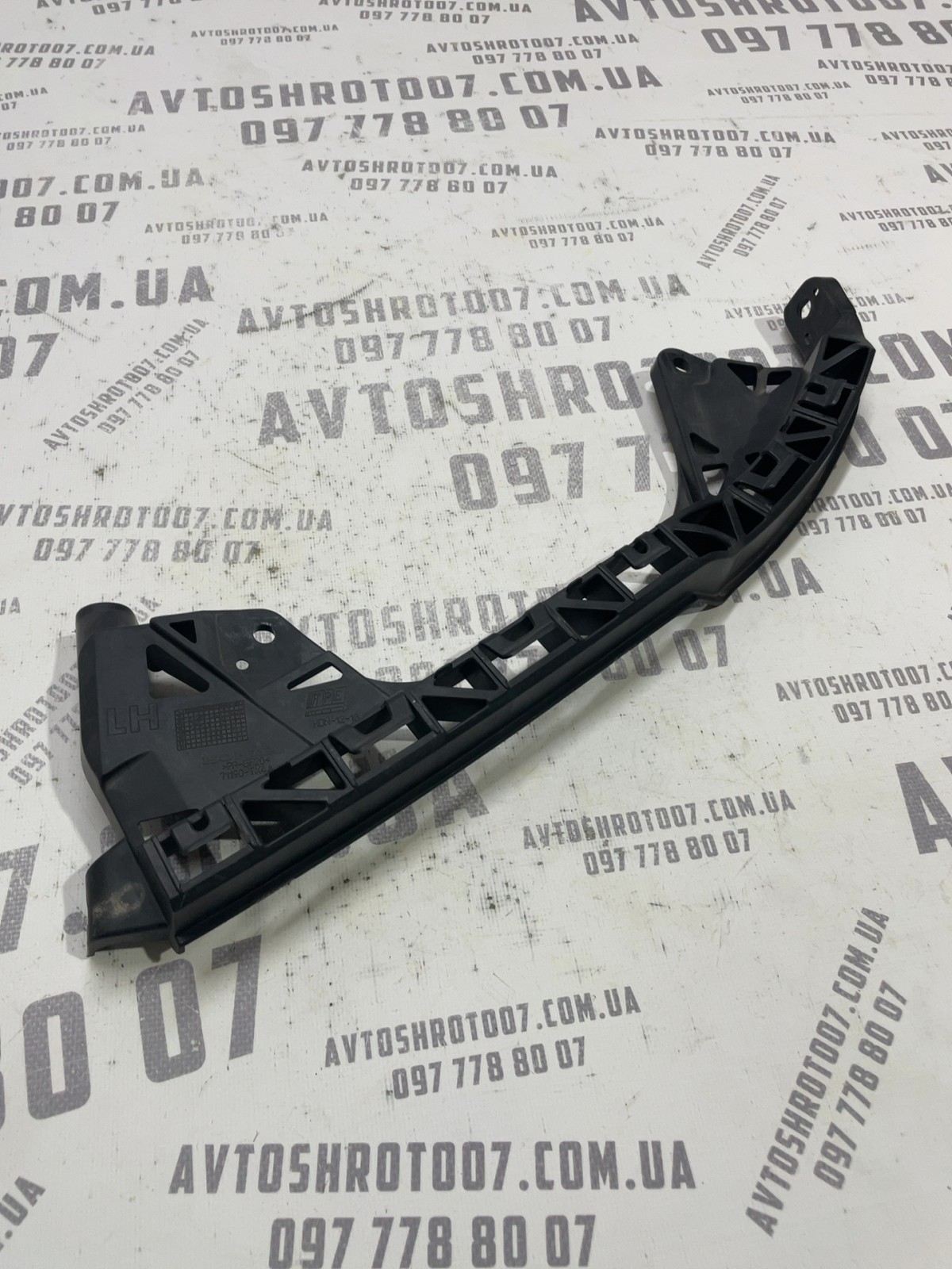 Кронштейн бампера передній лівий Acura RDX 3 71190TX4A