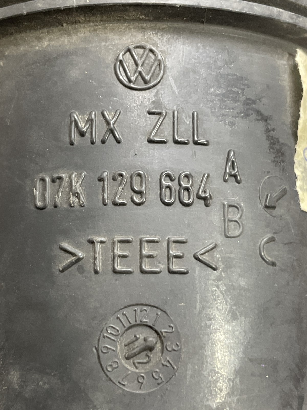 Патрубок повітряний VW Jetta 6 (10-18) 07K129684