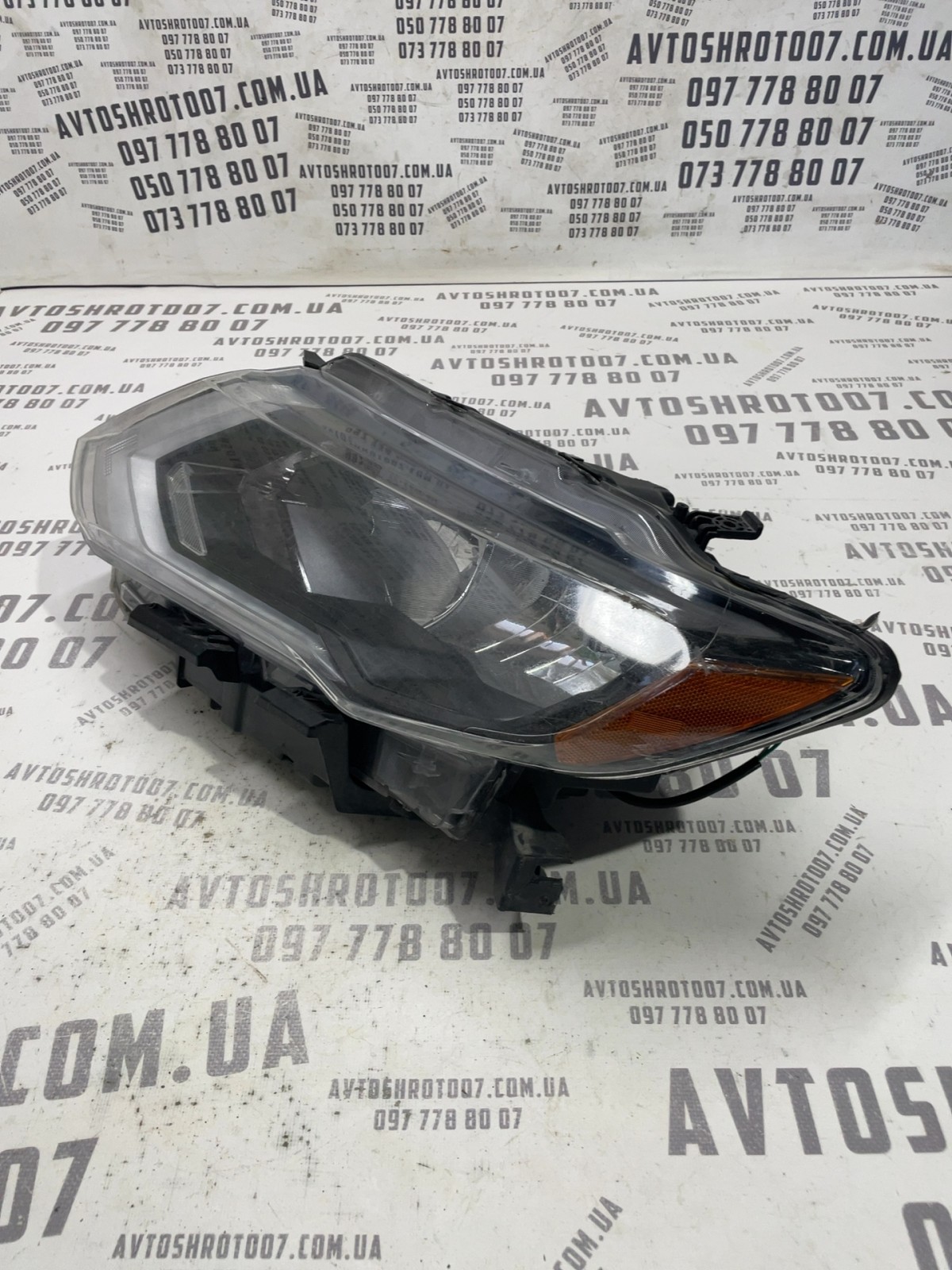 Фара передня ліва Nissan Rogue T32 10018841