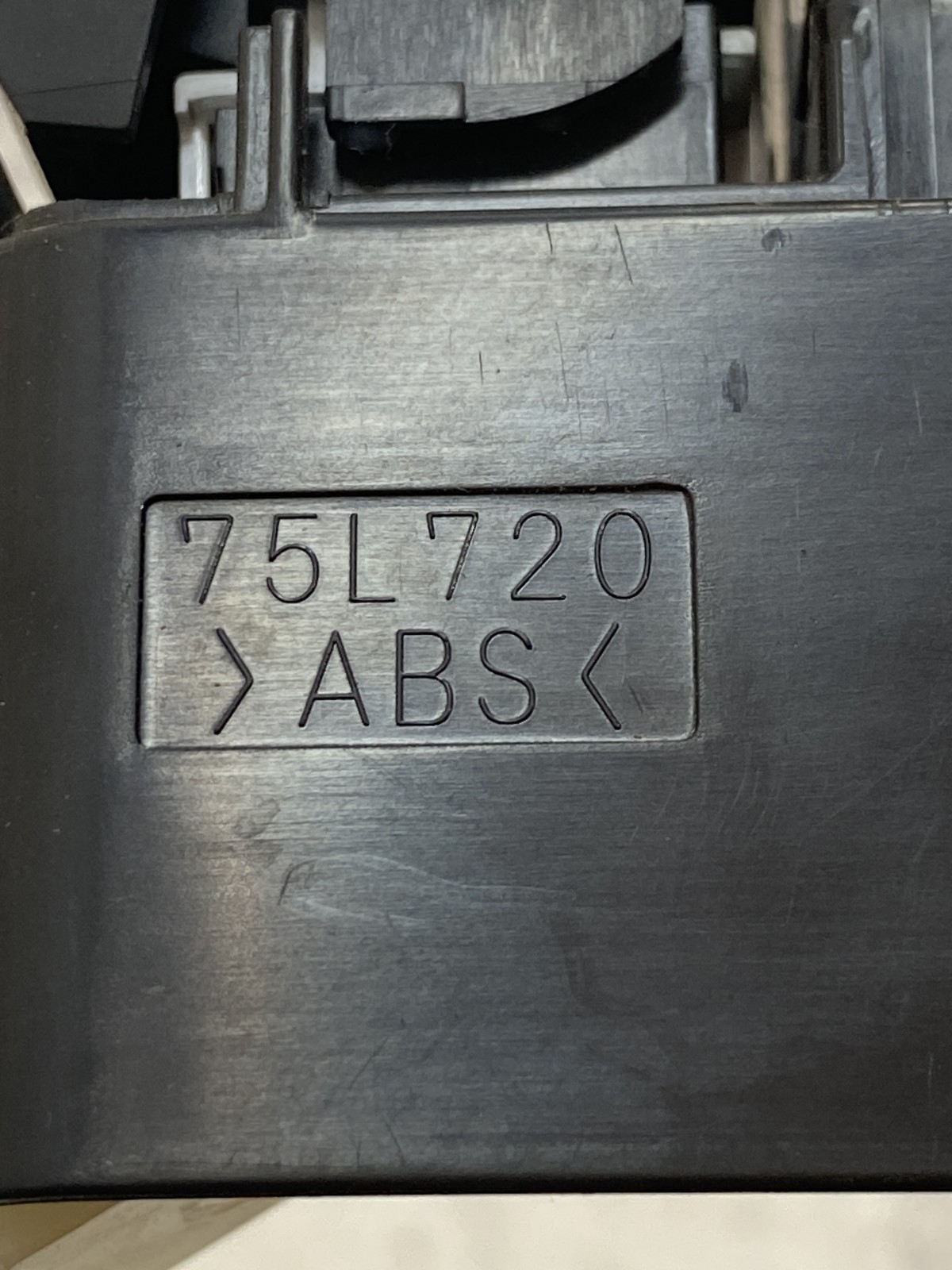 Кнопка ручного тормозу Toyota RAV4 5 75L720
