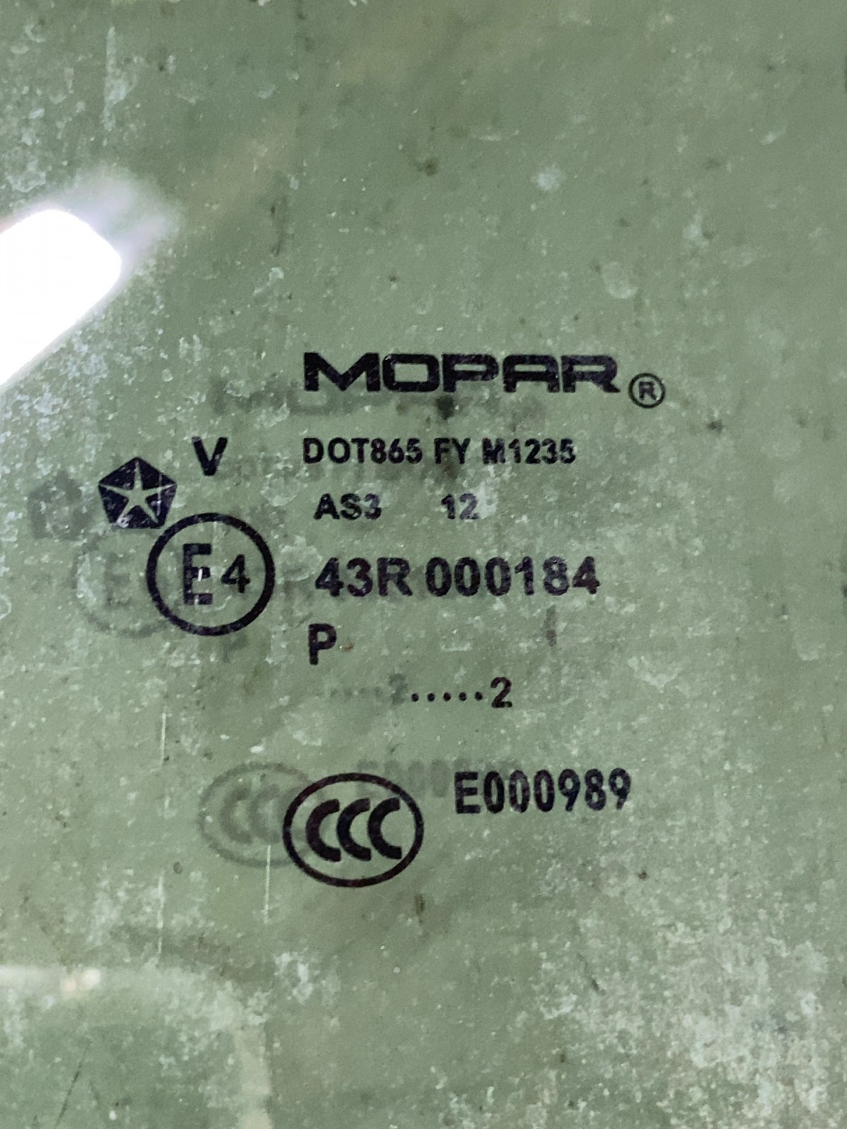 Скло дверей заднє ліве Jeep Patriot MK (07-17)