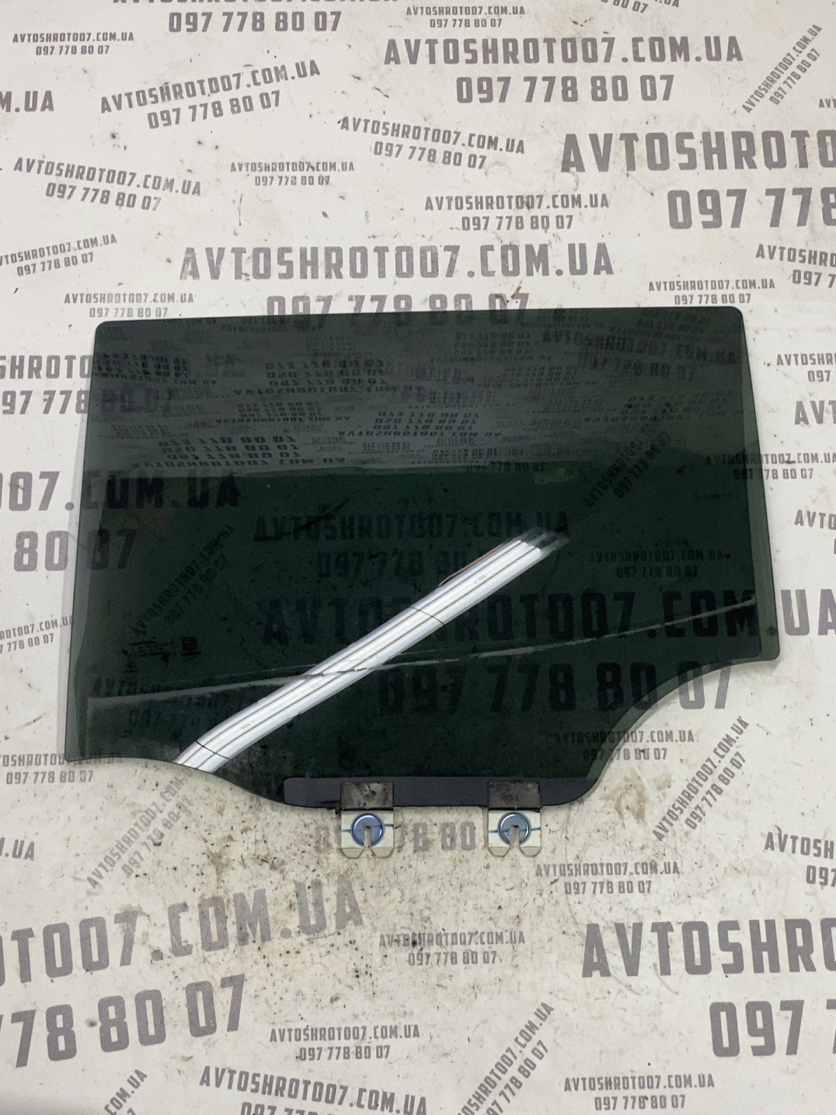 Скло дверей заднє праве Jeep Compass MP P68243939AB