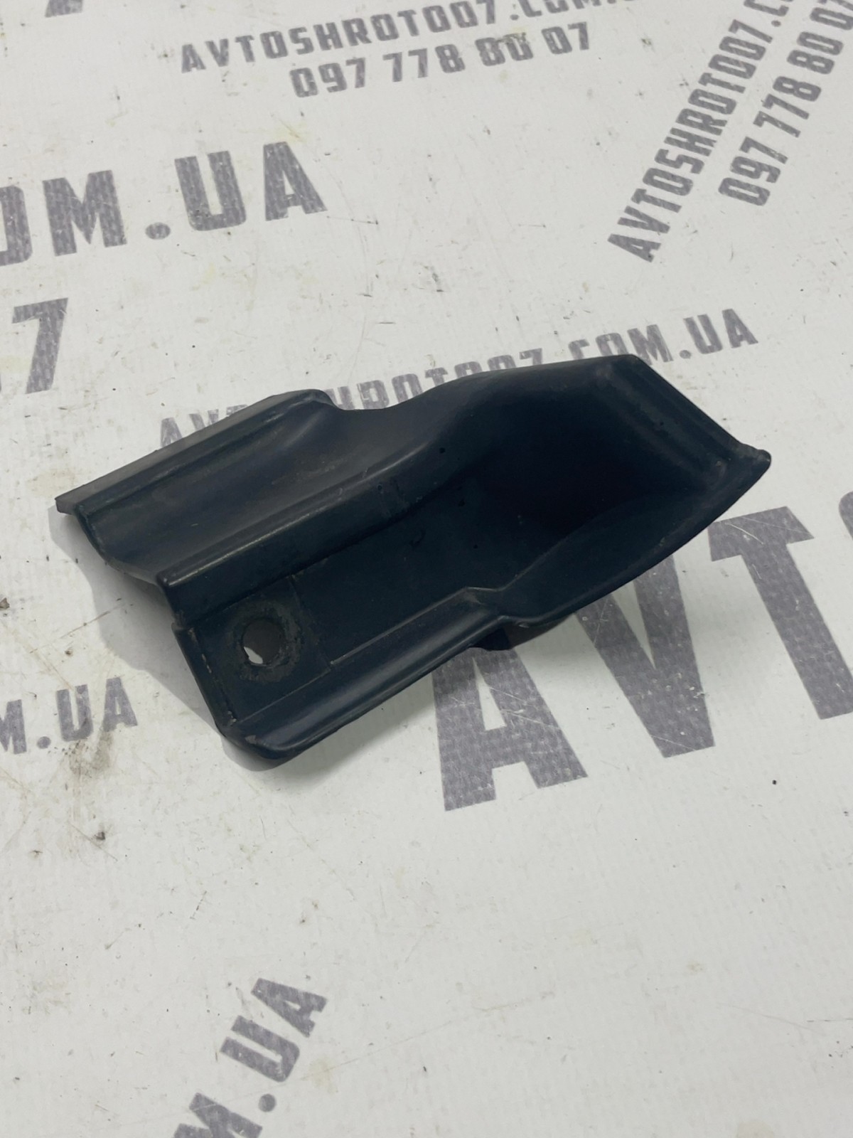 Накладка ліва Hyundai Accent 3 (06-10) 1.5D 861501E050