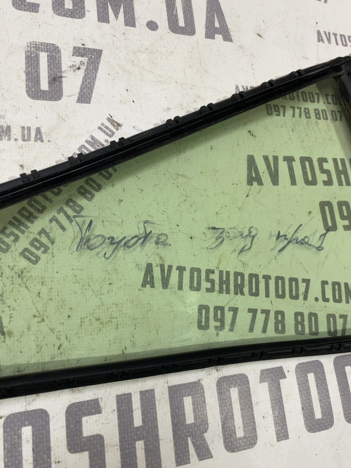 Скло дверей Toyota RAV4 5