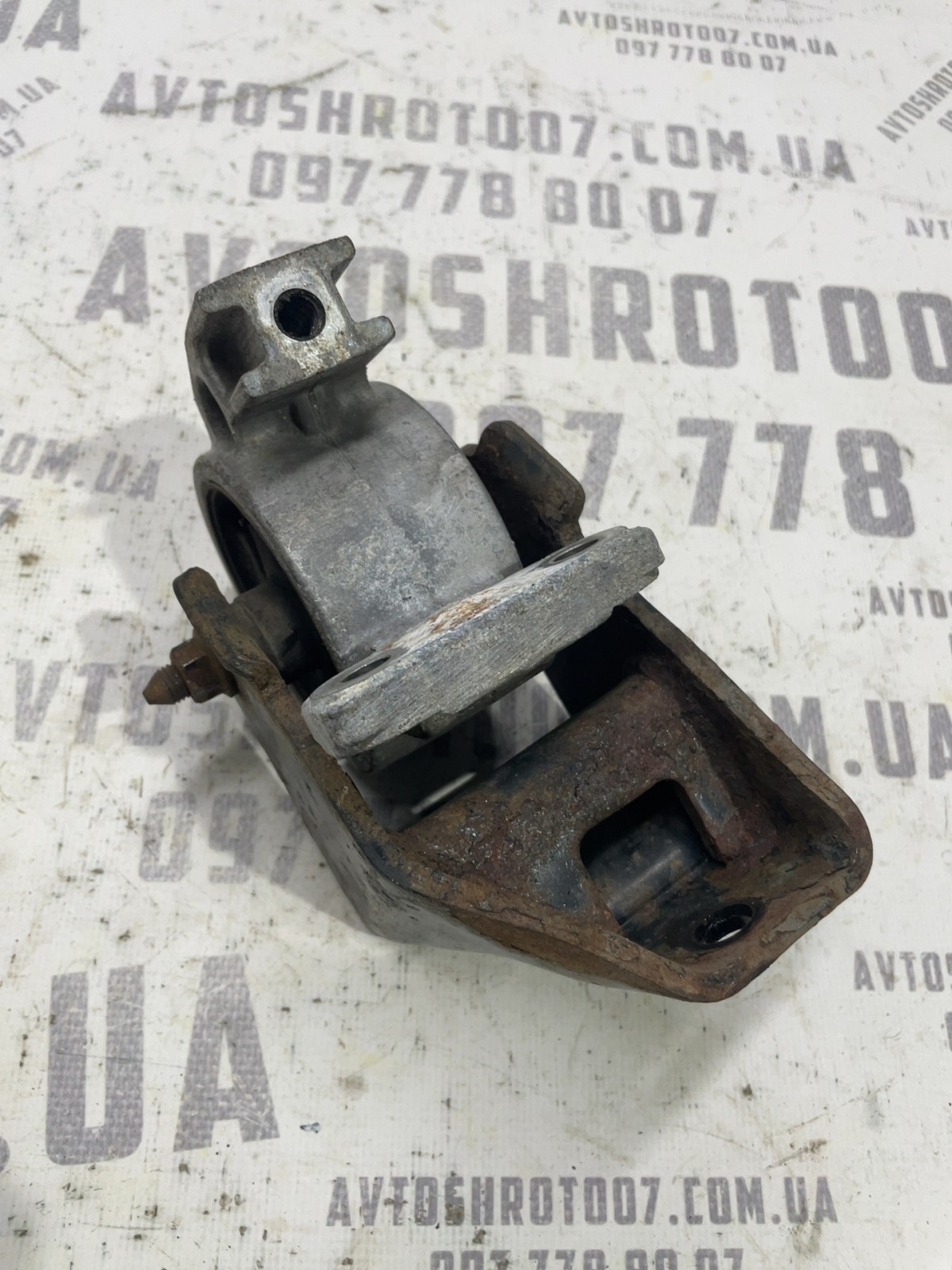 Подушка двигуна нижня Hyundai Accent 3 (05-11) 219151G200