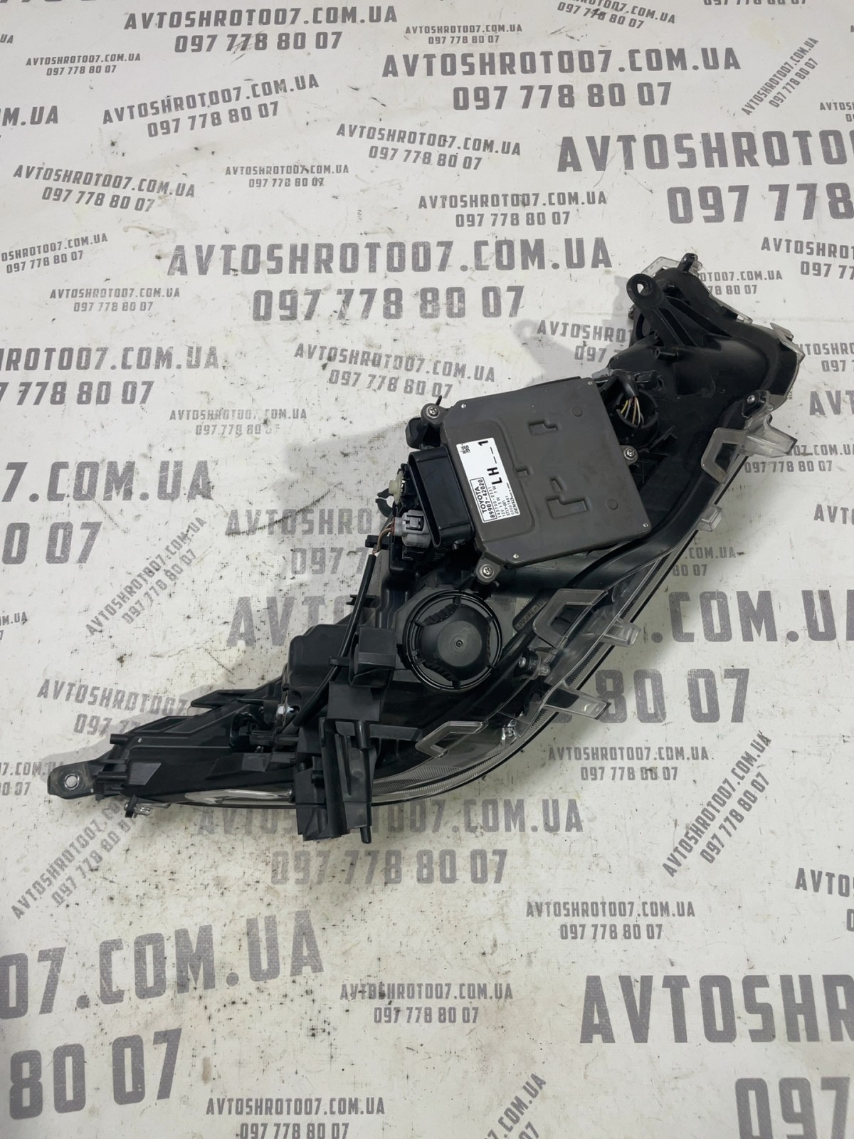 Фара передня ліва Toyota RAV4 5 (18-24) 8990742020