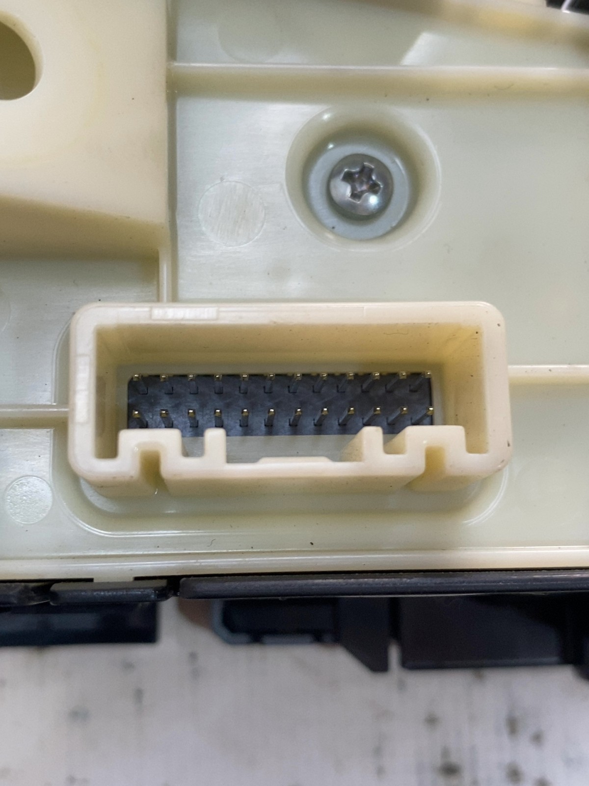 Кнопка ручного тормозу Toyota RAV4 5 75L720