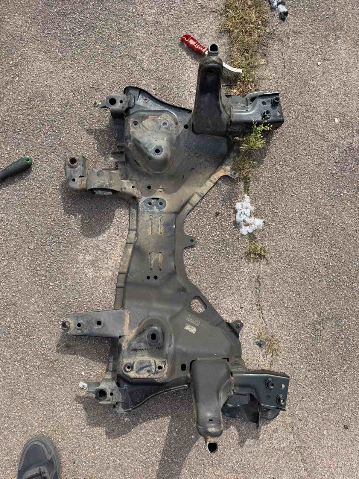 Підрамник передній Jeep Cherokee KL