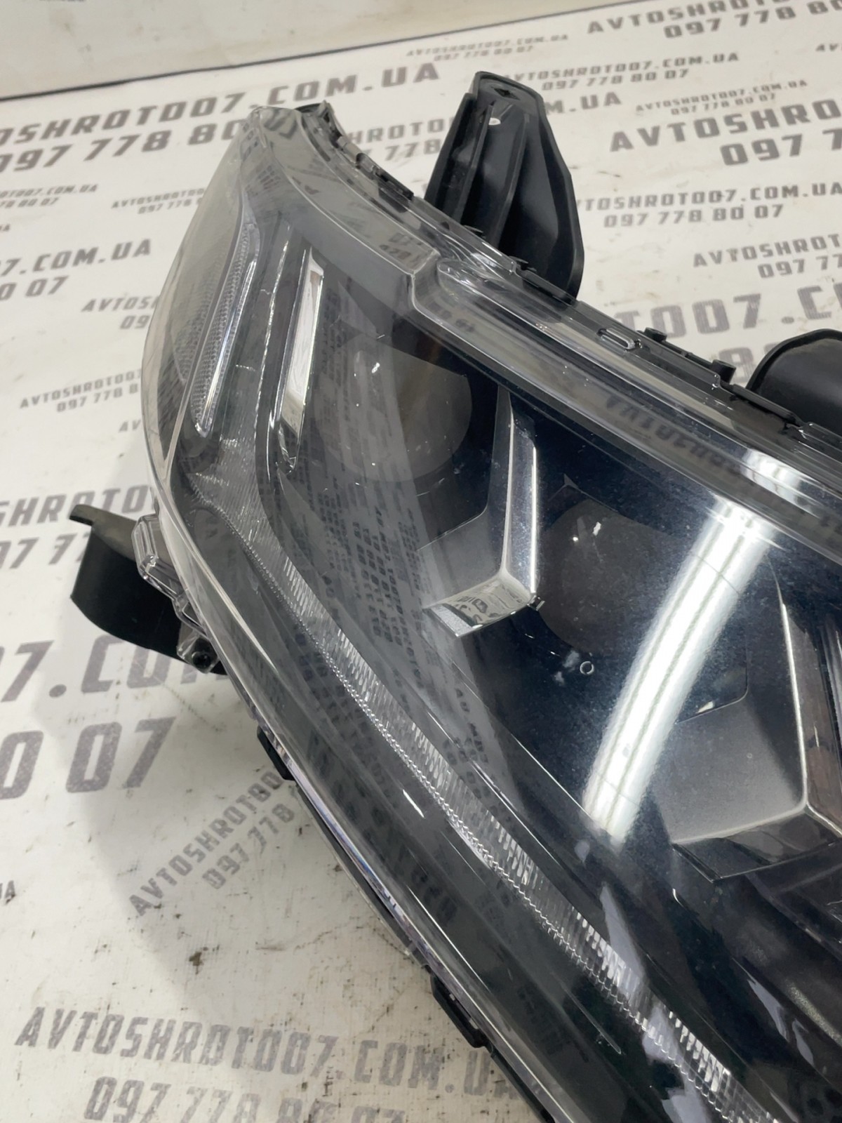 Фара права Mitsubishi Outlander 3 (12-21) ECM92121E20