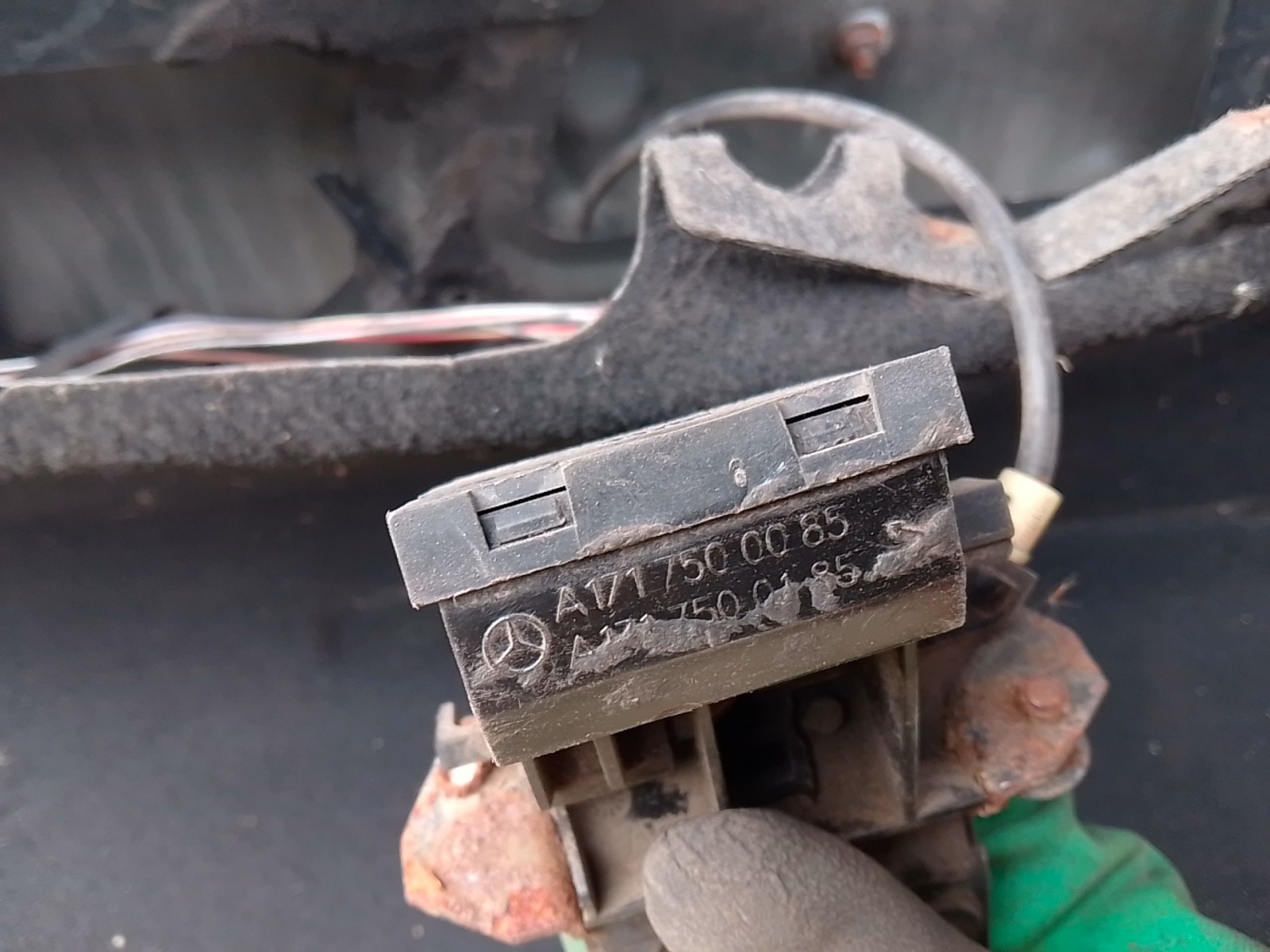 Замок кришки багажника Mercedes-Benz E-Class w211