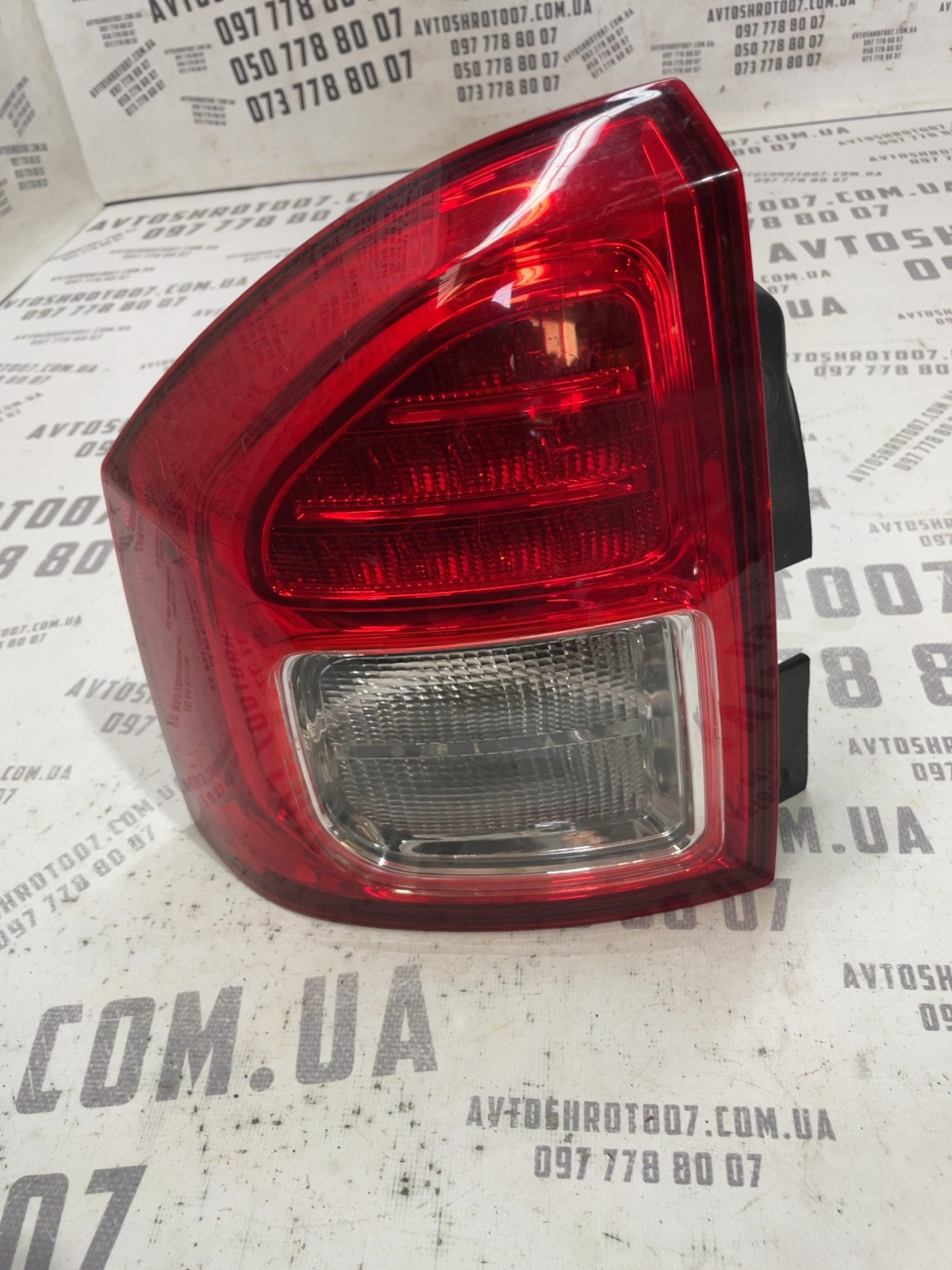 Ліхтар задній лівий Jeep Compass MK (07-17)