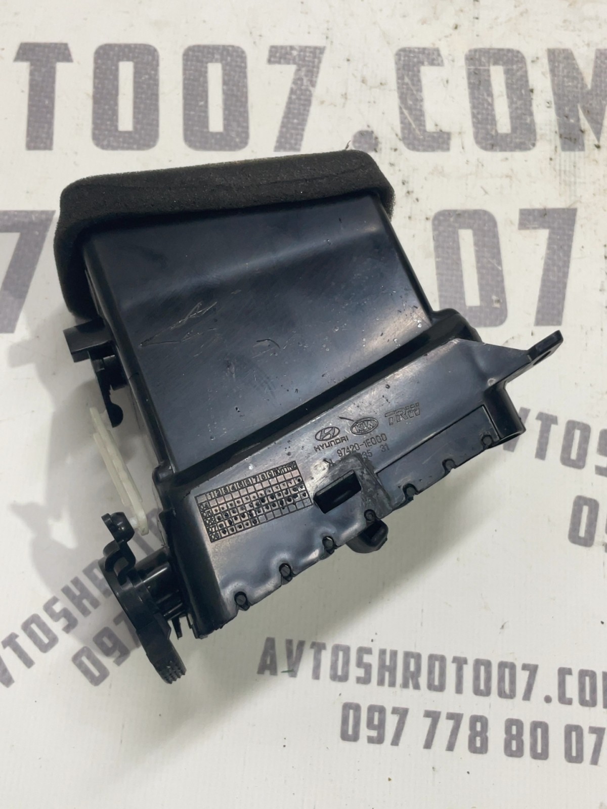 Дефлектор обдуву Hyundai Accent 3 (05-11) 1.5D 974201E000