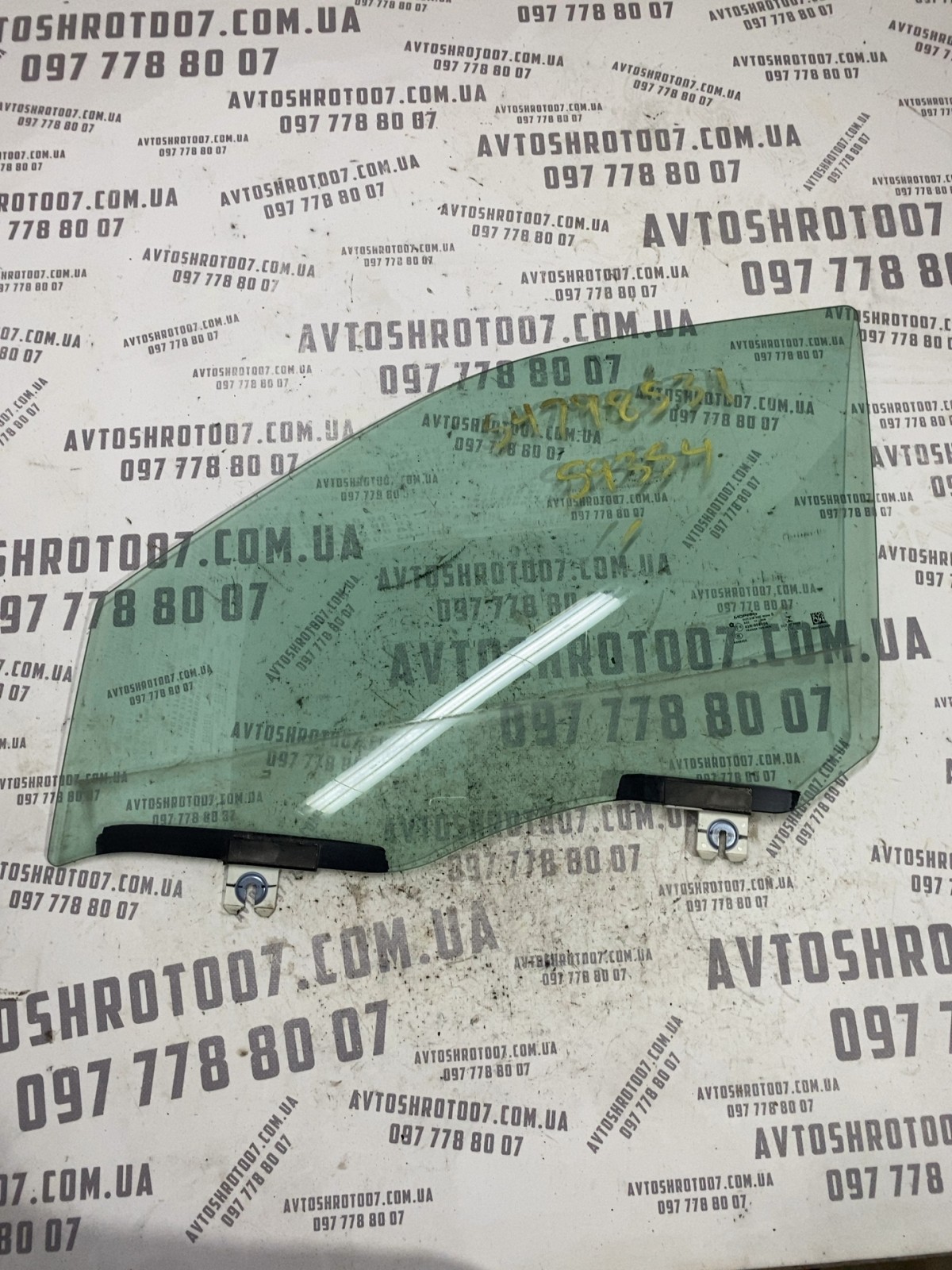 Скло дверей переднє ліве Jeep Compass MP P68292953AB