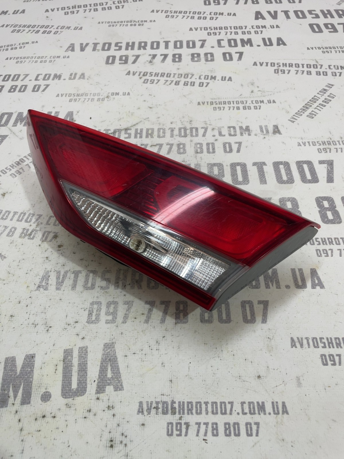 Ліхтар задній правий Hyundai Elantra 6 (15-20) 92404F30